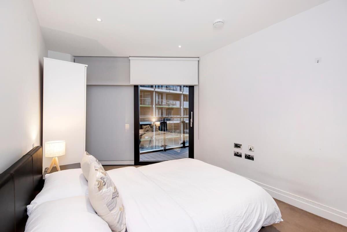 Stylish 2 Bed Close To Battersea Power Station Apartment