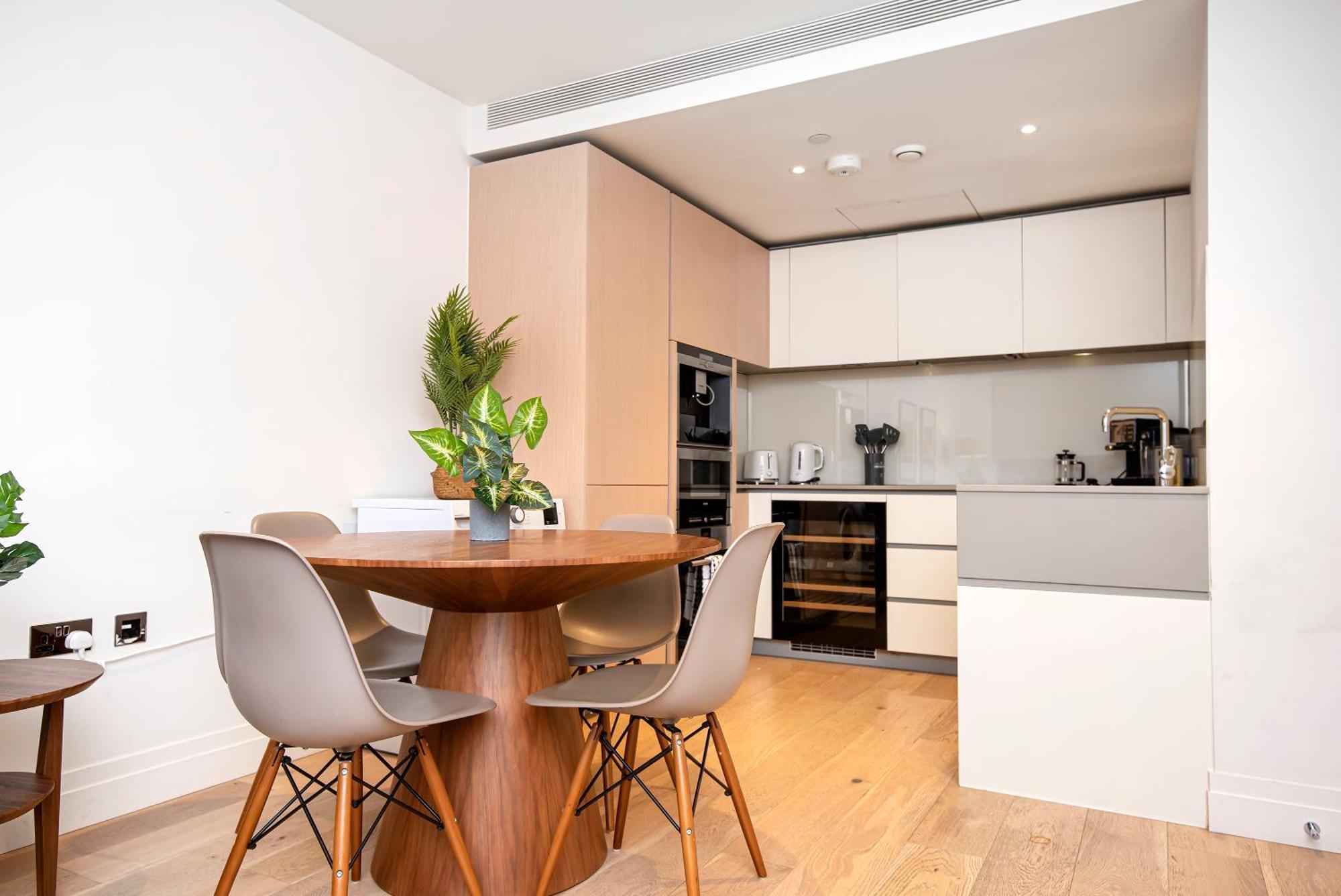 Апартаменты Stylish 2 Bed Close To Battersea Power Station Лондон