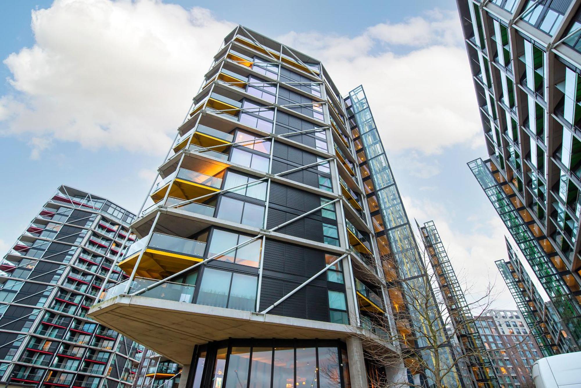 Stylish 2 Bed Close To Battersea Power Station Лондон
